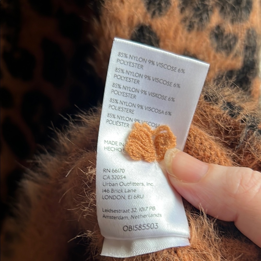 NWOT Leopard Print Off-Shoulder Sweater - Picture 8 of 9